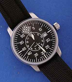 FORTIS HERRENARMBANDUHR FLIEGERDESIGN AUTOMA- TIK, ZENTRALSEK., DATUM, EDELST. MATT., BODEN U. KRONE GESCHR., BEI FERTIGST. WASSER- D. BIS 100 M, ...