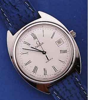 OMEGA HERRENARMBANDUHR QUARTZ, SCHWEIZ UM 1980, EDELST., BODEN GEDR., BEI FERTIGST. WASSERGESCH., EMAILFARB. KONTRASTZIFFERBL., ZENTRALSEK., ...