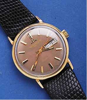 JAEGERJAEGER LE COULTRE HERRENARMBANDUHR AUTOMATIK/ CLUB, SCHWEIZ UM 1965, GG 750/000-EINSCHA- LENGEH., GET. A-WELLE, BEI FERTIGST. WASSER- ...