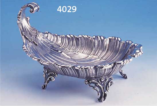 GROßE ANBIETSCHALE IN MUSCHELFORM, WMF UM 1895/1900, METALL VERSILBERT, AUF 4 FÜßEN STEHEND, CA. 19 X 23 X 27 CM