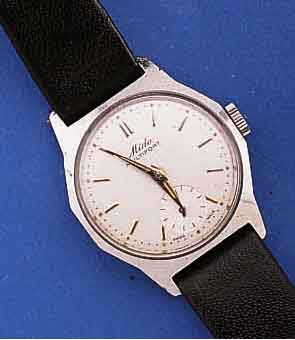 KONVOLUT: 2X HERRENARMBANDUHREN, SCHWEIZ, BEIDE ANKERWERKE IN GEHOBENER QUALITÄT, BEIDE EDELST.BÖD. GESCHR., BEI FERTIGST. WASSERGE- SCH., 1X ...