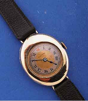 ELECTION FRÜHE DAMENARMBANDUHR, SCHWEIZ UM 1924, ROSE-G 585/000, BOD. AUFGEDR., 2-FARB. METALL-BL., GEBL. STAHLZEIGER, RUNDANKERWERK, 15 ST., ...