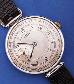 MOLNIJIA ARMBANDUHR, SOWJETUNION UM 1949, METALL, VERCHR., EDELST.BOD. U. GLASRAND AUF- GEDR., ARMBANDUHR AUS DEN ERSTEN PROD. NACH DEM 2.WK M. ...