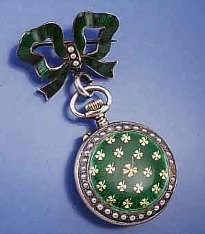 DAMENTASCHEN-/ANHÄNGEUHR, SCHWEIZ/DEUTSCHL. UM 1908, SILBER, GG-AUFL., BER., EMAILBL. FEINHAARRISSIG, BOD. U. GLASRAND AUFGEDR., RÄNDER M. ...