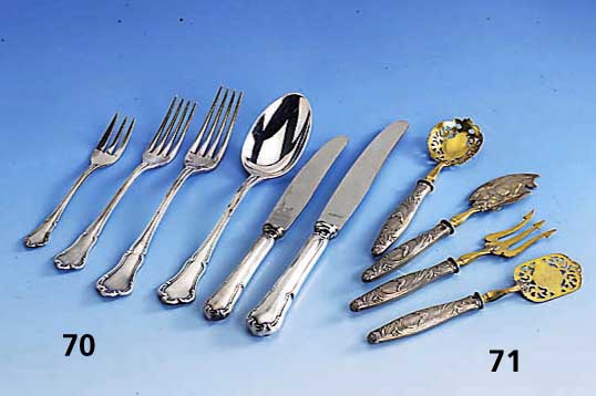 4-teiliges Petits-Fours-Vorlegebesteck, Frankreich um 1900, reiner Jugendstil, Griffe Silber mit zeittyp. Liliendekor, Gebr.-Teile Metall ...