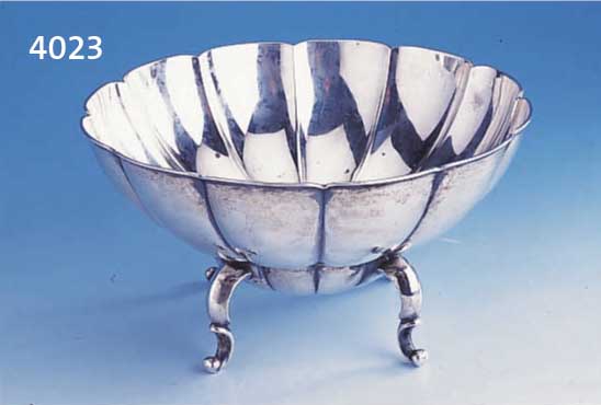 ANBANBIETSCHALE AUF 4 FÜßEN, 925ER SILBER, GEBAUCHT, CA. 255 G, D. CA. 19.5 CM, H. CA. 10.5 CM, MIN. GEBR.-SP.