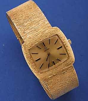 OMEGA ARMBANDUHRWERK HIER IM NEUTRALEN GG 585/000-GEHÄUSE INCLUSIVE GG-BAND, DESIGN VON BAND IN LÜNETTE ÜBERGEHEND, BODEN GEDR., NEUTR. ETUI, ...