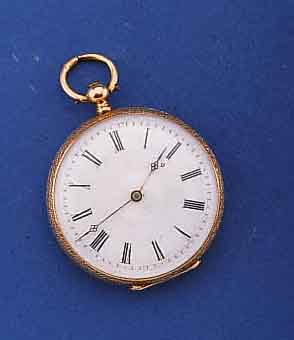 DAMENTASCHENUHR, SCHWEIZ UM 1880, 14 CT. GG, RUNDUMGRAV., RÜCKSEITIG MONOGR., FREI, TEILW. EMAIL. UMRANDET, BLÜTENDEKOR, EMAILBL. TEILW. VERG. U. ...