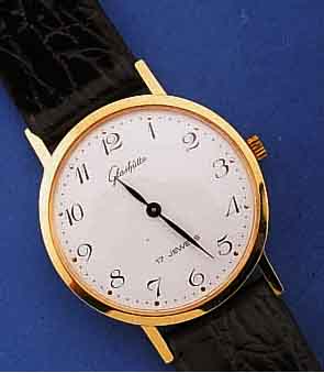 GLASHÜTTE HERRENARMBANDUHR, DEUTSCHLAND UM 1984, METALL HART VERG., EDELST.BOD. GEDR., EMAILFARB. KONTRASTZIFFERBL., LEDERBD., DAMEN- ...
