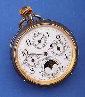 OFFENE HERRENTASCHENUHR M. VOLLKALENDER INCL. MONDPHASE, BRÜN. STAHLGEH., SCHWEIZ UM 1900, EMAILBL. FEINHAARRISSIG, GOLDGEPUNKTETE MINUTERIE, ...