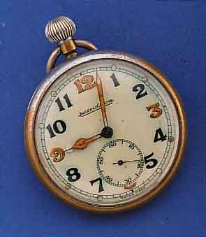 JAEGER LE COULTRE MILITÄRTASCHENUHR FÜR DIE BRITISCHE ARMEE, SO REG.-GRAV. AUF VERSCHR. METALLGEHÄUSEBOD., SCHWEIZ UM 1942, EMAILFARB. BL., ...