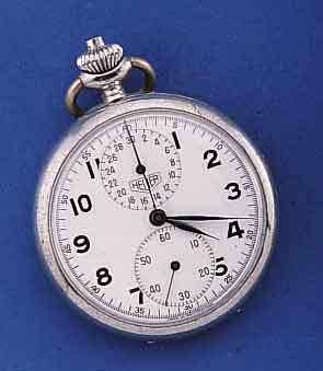 HEUER HERRENTASCHENUHRCHRONOGRAPH, SCHWEIZ UM 1950, METALL, HART VERCHR., ALTERSBED. BER. , EMAILBL. FEINHARRIS., 30 MIN.-STOPPZÄHLER, 17 ST., ...