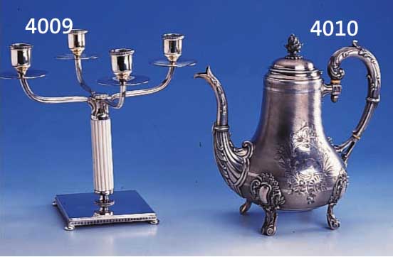 KAFFEEKANNE, SILBER, WOHL FRANKREICH UM 1900, REINER ROKOKOSTIL, CA. 680 G, BESITZERMO- NOGRAMM B, ELFENBEINDÄMMRINGE, LEICHT VERDELLT ERHABENES ...