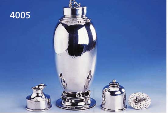 COCKTAILSHAKER, DÄNEMARK KOPENHAGEN, MEISTER- MARKE S.H. PEDERSEN, UM 1938, REINE HANDAR- BEIT, HAMMERSCHLAGVERZIERUNG, IN DER ART VON GEORG ...
