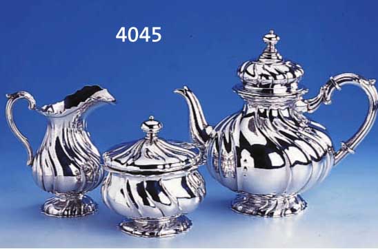 TEEKANNE, SAHNEGIEßER UND ZUCKERDOSE, BRESLAU, 800ER SILBER, SOMMé NACHFOLGE, UM 1910, GOUDRONIERT, KANNENDECKEL MIT SCHARNIER, ...