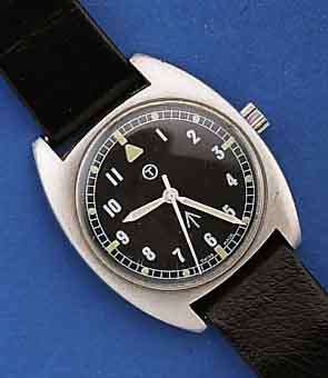 MILITÄRARMBANDUHR, FÜR DIE BRIT. ARMEE, SO REG. GRAV. AUF EDELST.-BODEN, SCHWEIZ 1976, EINSCHALENAUSF., GET. A-WELLE, KONTRASTZIFFER- BL., ...