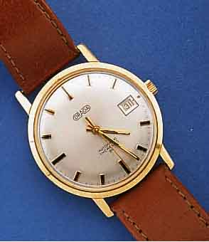 AS HERRENARMBANDUHR AUTOMATIK, SCHWEIZ UM 1970, GG 585/000, BODEN M. EIGENTUMSGRAV. VON 1972, VERSCHR., BEI FERTIGST. WASSERGESCH., 25 ST., BEZ. ...