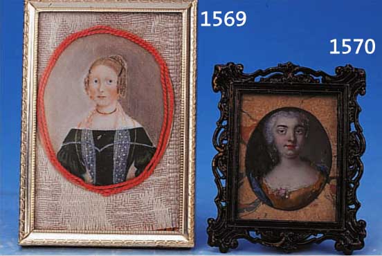MINATURMALEREI, FRANKREICH, UM 1770/80, PORTRÄT EINER EDLEN DAME, FEINE MALEREI, BESCHNITTEN, L. ALTERSSPUREN, UNTER GLAS GERAHMT, 3,5 X 4 CM