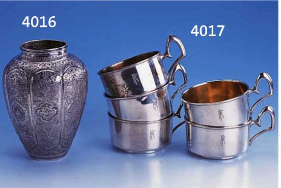 5 TASSENHALTER, WIEN UM 1910, SILBER, MEISTERMARKE UNGED., BES.-MONOGR. RF LIGIERT, CA. 520 G, H CA. 5 CM, D CA. 9 CM, INNEN- VERGOLDET