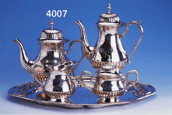 5-TEILIGES KAFFEE- BZW. TEESERVICE, METALL VERSILBERT, ENGLAND UM 1900, GRAVIERT, BERIEBEN, TYP. VIKTORIANISCH, GEBR.-SP., BEST. AUS: 2 KANNEN H ...