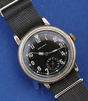 AVION WATCH FLIEGERARMBANDUHR, SCHWEIZ UM 1935, METALL VERN., BER., BOD. U. GLASRD. AUF- GEDR., DREHLÜN. M. INNENZEIGER, ALTE LEUCHT- FARBE, 15 ...