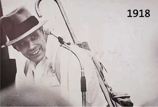 BEUYS, JOSEPH, 1921-1986, FLUXUSKONZERT, HANDSIGNIERT, AM UNTEREN RAND MINIM. EINGE- RISSEN (CA. 5 MM), CA. 42,5 X 60 CM