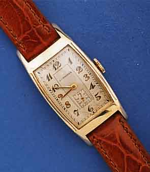 LONGINES HERRENARMBANDUHR, SCHWEIZ/USA UM 1937, TONNENFÖRMIGES GG-FILLED GEH., BOD. AUF- GEDR., IN SICH GEW., AUF BOD. MONOGR. KFS, NEUTR. ETUI, ...