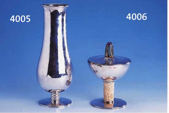 ZIERVASE, DEUTSCH HAMBURG, 60ER JAHRE, 935ER SILBER, GEBAUCHTE FORM MIT HOCHGEZO- GENEM HALS, L. AUSGESTÜLPTE MÜNDUNG, STIEL- FUß MIT TELLER, ...