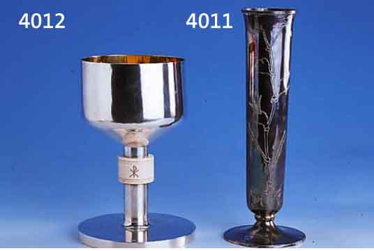 ZIERVASE, DEUTSCH HAMBURG 60ER JAHRE, MEISTER F. STUHLMÜLLER, 935ER SILBER, HOCHGE- ZOGENER HALS, MÜNDUNG L. AUSGESTÜLPT, STIEL- FUß MIT ...