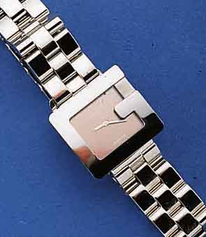 GUCCI DESIGNERDAMENARMBANDUHR, EDELST. POL. INCL. EDELST.-BAND M. DOPPELTER, UNSICHTB. SICHERHEITSFALTSCHL., ORIG.-ETUI, PAPIERE, GARANTIEKARTE ...
