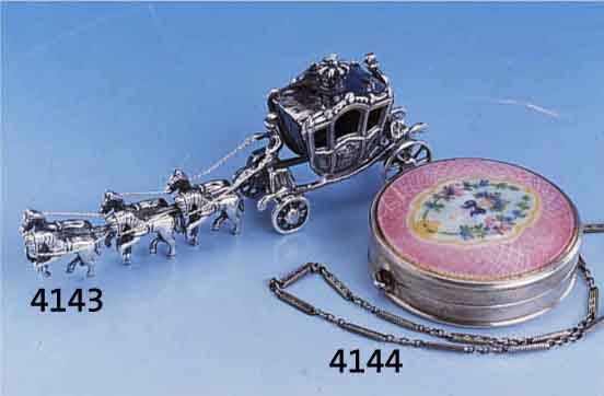 PUDERDOSE, SILBER VERGOLDET, USA 1910/20, THEODOR W. FOSTER & BROS. CO., DECKEL IN TRANSLUZID-EMAIL, IM DECKELINNEREN MONTIERTER SPIEGEL, AM ...