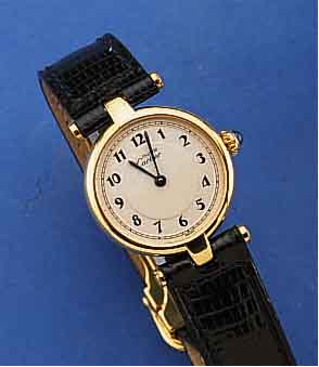 CARTIER DAMENARMBANDUHR, SCHWEIZ UM 1988, HIGH-TECH-QUARTZWERK, VERSILB. KONTRASTZIFFER- BL. REST., GEBL. STAHLZEIGER, SCHMUCKKRONE, LEDERBD. M. ...