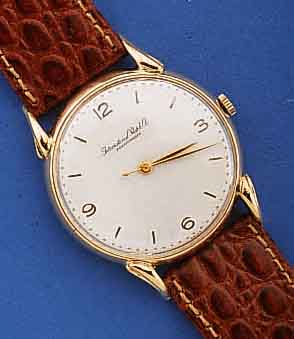 IWC HERRENARMBANDUHR, SCHWEIZ UM 1950, NEUTR. RG 750/000 GEH., BOD. AUFGEDR., BETONTE BANDANST. ZEITIDENT., BL. REST., KAL. 89, 16 ST., ...