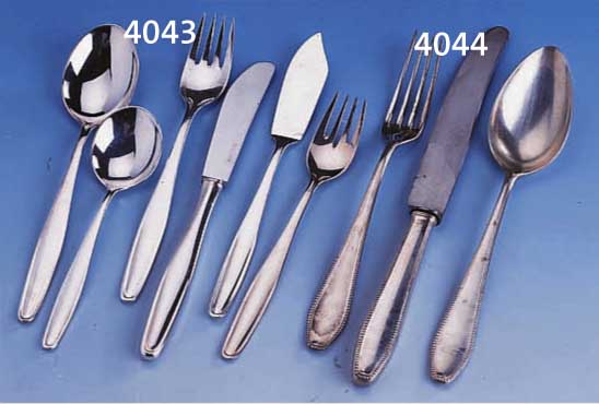 88-TEILIGES BESTECK, DEUTSCH, BRUCKMANN, 800ER SILBER, PERLRANDDEKOR, BEST. AUS: 12 MESSER (GRIFFE GEFÜLLT, KLINGEN STAHL), 15 GABELN, 12 ...
