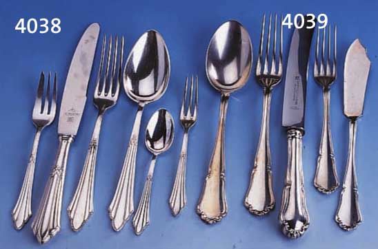 100-TEILIGES BESTECK, DEUTSCH, 30ER JAHRE, 800ER SILBER, VERTR. D. HÜLSE, BEST. AUS: 12 MESSER (GRIFFE GEFÜLLT, KLINGEN STAHL, Z.T. ...