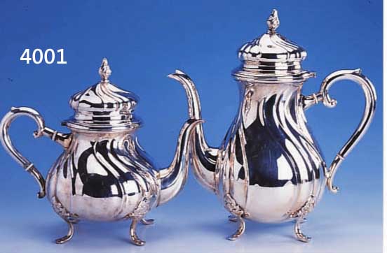 KAFFEE- UND TEEKANNE, COHR, KOPENHAGEN, DÄNE- MARK, KÖNIGL. HOFJUWELIER, SILBERAUFLAGE, 30ER JAHRE, DECKEL MIT KLAPPSCHARNIER, H. CA. 22.5 BZW. ...