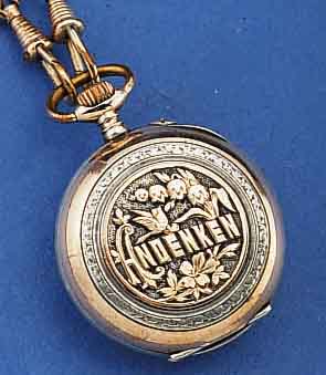 DAMENTASCHEN-/ANHÄNGEUHR, SELTEN, SILBER (800), RÄNDER VERG., IM ZENTRUM DES BOD. MAI- GLÖCKCHEN UND VOGELDARST. M. D. WORT ANDENKEN (SOGEN. ...