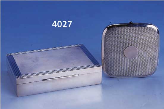 ZIGARETTENBOX UND ETUI, 925ER SILBER, KORNGUILLOCHE, TOTAL CA. 360G, BOX SEITL. GLATT, MIT HOLZINNENEINRICHTUNG, ZIGARETTEN- ETUI INNENVERGOLDET, ...