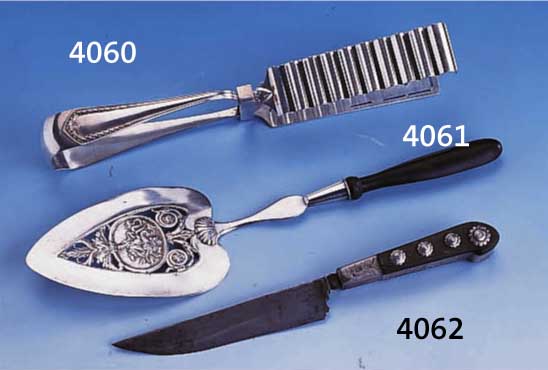 TORTENHEBER, UM 1825/30, SILBER, MEISTERMARKE FO UNGED., LEICHT VERBEULT, KLASSIZISTISCH, GRIFF EBENHOLZ