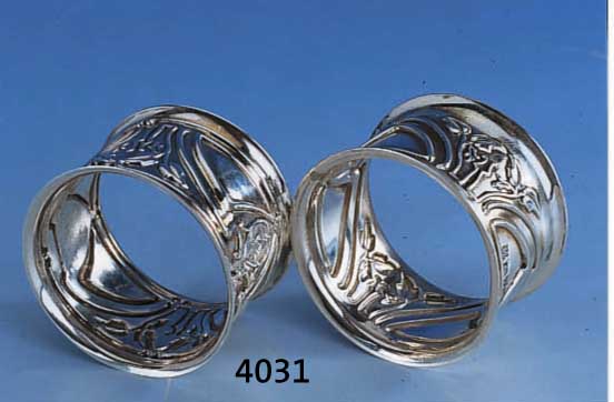 2 SERVIETTENRINGE, SILBER 925/1000, CHESTER UM 1900, JUGENDSTIL, D. CA. 4.3 CM, MEISTERM- MARKE JDWD UNGED., SCHÖNES ABSTR.-FLORALES DE- KOR, ...