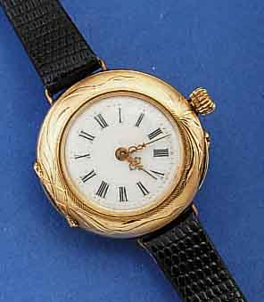 DAMENARMBANDUHR AUS DAMENTASCHENUHR, SCHWEIZ F. D. DEUTSCHEN MARKT UM 1908, UMBAU CA. 1930, ROSE-G 585/000, BOD. MONOGR. EL, BER., EMAIL- BL. ...