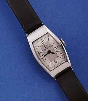 OMEGA DAMENARMBANDUHR, ART-DECO, EDELST., SCHWEIZ UM 1940, LEDERBD. NEU, BOD. AUFGEDR., INNENSCHALE GEGEN MAGNETISMUS GESCH., ORIG. BL., ZWEIFARB. ...