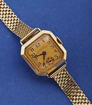MOVADO DAMENGOLDBANDUHR, SCHWEIZ UM 1935, GG 585/000, CARREE-COUPE-GEH. INCL. ZEITGLEICHEM, NEUTR. GG-FLECHTBD., AN DER SCHL. DEHNUNGSAUS- GL., ...