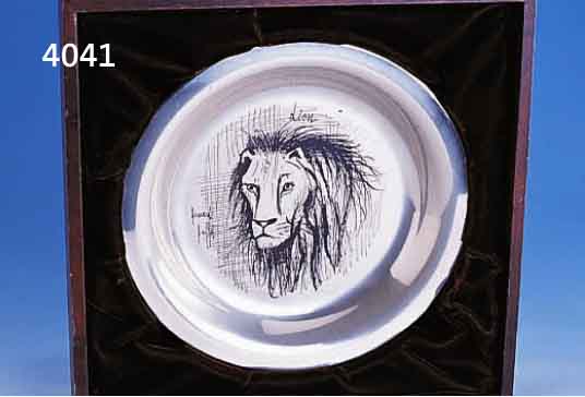 ZIERTELLER, FRANKREICH, 925ER STERLING-SILBER, GRAV. NACH VORBILD VON BERNARD BUFFET LÖWE, IM ORIG. ETUI, D. CA. 21 MM