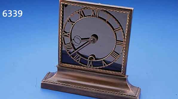 TISCHUHR, MASS. MESSING BRONZIERT, ZIFFERBL. -HINTERGRUND SCHWARZE KERAMIK, DEUTSCHLAND UM 1932, VOLLPLATINIGES WERK, WOHL 14 TAGE LAUF- ZEIT, ...