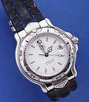 HEUER/TAG HERRENARMBANDUHR, PROFESSIONAL, TAUCHEREIGENSCHAFTEN, BOD. U. KRONE GESCHR., BEI FERTIGST. WASSERD. BIS CA. 200M, EDELST. MATT., ...