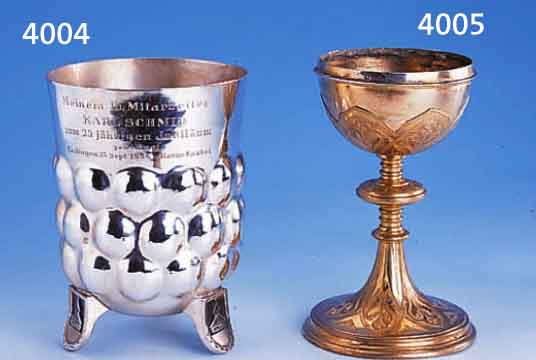 MEßKELCH, FRANKREICH UM 1820/30, KUPPA 950ER SILBER VERGOLDET, MEISTERMARKE VERSCHLAGEN, FUß METALL VERGOLDET, DECKEL FEHLT, GRAVIERT, H CA. 20 ...