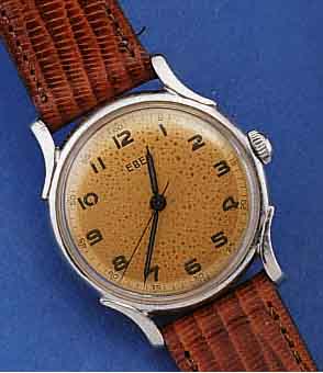 EBEL HERRENARMBANDUHR, SCHWEIZ UM 1946, EDELST., BOD. GESCHR., AUßER LEDERBD. ORIG. ZUST., BL. ALTERSBED. FARBL. GET., 17 ST., HANDAUFZUG, KAL. ...