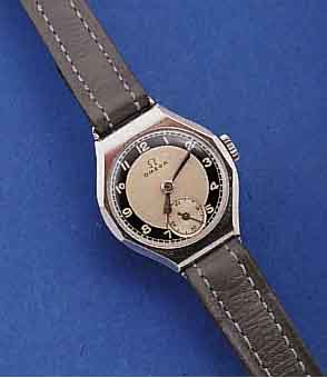 OMEGA DAMENARMBANDUHR, SCHWEIZ UM 1942, ART DECO, EDELST., BOD. AUFGEDR., ZUS. INNENSCHALE GEG. MAGNET., 2-FARB. KONTRASTZIFFERBL., 15 ST., KAL. ...