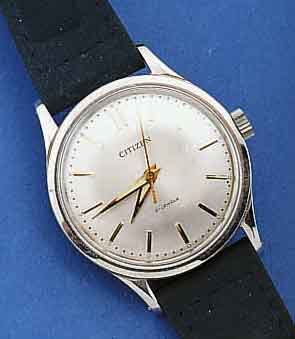 KONVOLUT. 2X CITIZEN HERRENARMBANDUHREN, JAPAN UM 1972, BEIDE EDELST., HANDAUFZUG, BÖD. GESCHR., 1X ORIG. BAND M. VERKAUFSLOGO, BEIDE 21 ST., WOHL ...